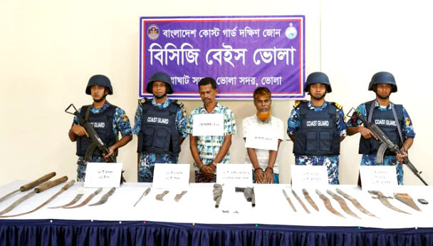কোস্টগার্ডের অভিযানে দেশীয় অস্ত্র-গুলিসহ দুইজন আটক